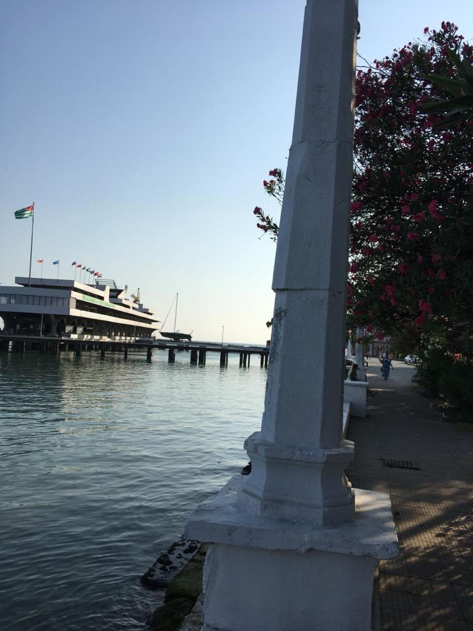 John'S Hotel Sukhumi Exterior photo